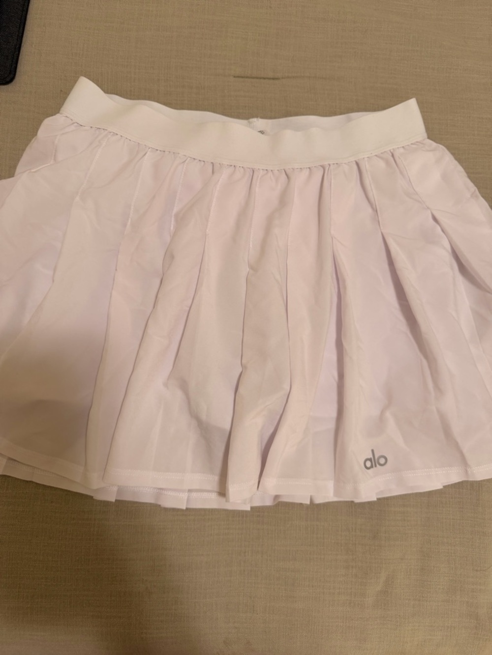 ALO Yoga Women's Pleated Tennis Skirt in white